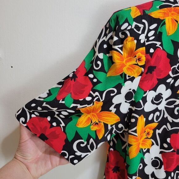 VintageāBoldāDaffodilsĀ andāPoppiesāButtonedāBlouse - Picture 7 of 11